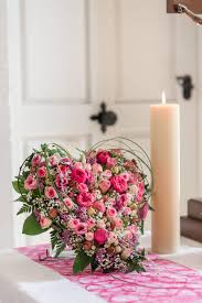 Blumenherz Als Altarschmuck Altarschmuck Kirchenschmuck Hochzeit Blumenschmuck Hochzeit