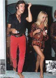 Maybe you would like to learn more about one of these? Gigi Rizzi And Brigitte Bardot Saint Tropez 1968 60er Jahre Mode Brigitte Bardot Atemberaubende Frauen