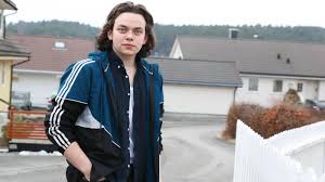 Popisuje události z jejich perspektivy a ukazuje, jak se zachovalii v této. Drama Skodespelar Aleksander 18 Har Hovudrolle I Utoya Film