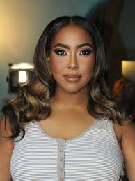 Can we talk about beauty, presence, and that smile? Yes… that's her. Makeup  & Hair: @beautybyrafell Curls : @styledbyjustin_ Citas