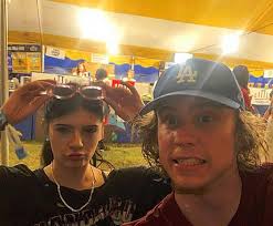 Folk fest was a dream ✨💞 thanks so much for the amazing opportunity  @winnipegfolkfestival ‼️ a week I'll never forget. huge shout to  @romanpclarke for being a fantastic mentor and everyone in