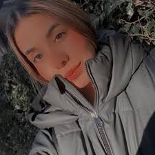 Isabella Carrillo (@isabelach21)