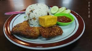 Dalam bahasa setempat tutug artinya 'ditumbuk'. Lezatnya Sajian Nasi Tutug Oncom Khas Tasikmalaya Di Mardeka Food Stall Bandung Tribun Jabar