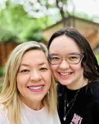 Clarissa Bush's Instagram, Twitter & Facebook