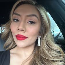 Can a mom take a 3-year-old to Disneyland alone?