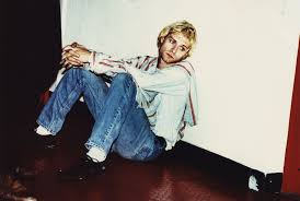 Hilversum photo of nirvana and kurt cobain, kurt cobain, recording in hilversum studios, playing bass guitar (photo by michel linssen/redferns). 5 Ways To Get Kurt Cobain S Signature Grunge Look Vogue