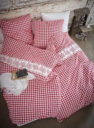 Auf Der Alm Gibt S Scho A Sund Karierte Bettwasche In Rustikalem Rot Weiss Romantische Weisse Blumenbordure Oktoberfe Living Styles Country Furniture Bed