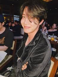 JIMIN ON INSTAGRAM BRO KNOWS HOW TO PHOTODUMP NOW😭😭