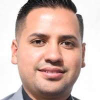 70+ perfiles de «Efren Salazar»