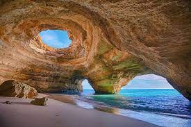 Não está mesmo a apetecer? 8 Pesteri Incredibile Din Intreaga Lume Best Beaches In Portugal Breathtaking Places Beaches In The World