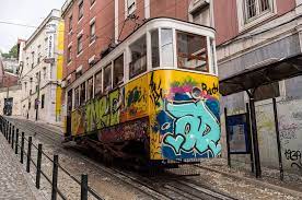 Dette er den perfekte måde at se seværdighederne i byen uden skarer og på en miljøvenlig måde. Tram Lisboa Steile Gratis Foto Op Pixabay
