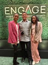 Sen. Katie Britt Presents Engage Award to WIT Founders