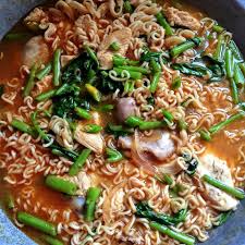 Berbanding dengan maggi keluaran yang baru, maggi kari sudah sebati dengan rakyat malaysia. Facebook