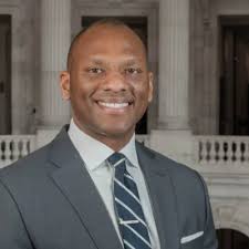 Earl Hilliard jr (@Ehilliardjr)