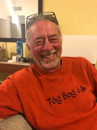 What are the best places for a group of 8 adults to enjoy music