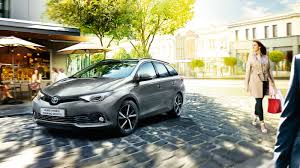 Toyota extends its auris range to include a compact family estate, complete with hybrid drivetrain that helps it stand out from the rest of the segment. Toyota Auris Touring Sports Im Autohaus Schutt Ahrens
