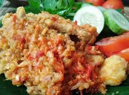 Masukkan bumbu halus, daun salam, sereh geprek, babat, kecap, ketumbar bubuk dan garam. Resep Ayam Geprek Sambal Bawang Masakan Mama Mudah