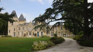 La grande maison is situated in three acres of wooded grounds on the river dive with easy. Chateau De Thouars Bordeaux Metropole Gironde Tourisme