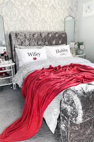 Christmas bedroom decorating ideas pinterest. 35 Best Interior Theme Christmas Bedroom Decoration Ideas New 2021 Page 10 Of 35 My Blog Apartment Inspiration Christmas Decorations Bedroom Bedroom Interior