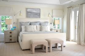 Hauts en couleur et confortable, le coussin décoratif vient compléter les canapés en tissu ou fauteuils en lin en apportant une touche design supplémentaire : Habillage De Lit Ou L Art De Donner Du Style A Votre Chambre