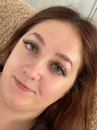 Decorating a lash tech studio with a light pink theme