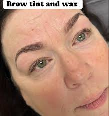 Kind stranger surprises boy with train items