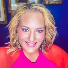 Leslie Grote's Instagram, Twitter & Facebook