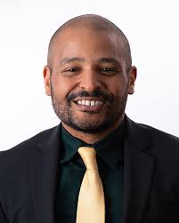 Immigrant Stories Told Through Photographic Panels