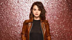 Selena gomez & marshmello wolves: Selena Gomez Debuts Wolves Video On Apple Music Teen Vogue