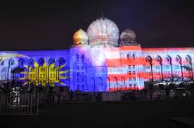 Dataran putrajaya is located opposite the prime minister's office complex. Informasi Wilayah On Twitter Festival Light And Motion Putrajaya Lampu 2019 28 31 Disember 2019 Dataran Putrajaya Presint 3 Putrajaya Percuma Terbuka Untuk Semua Https T Co Xaw1brme1d