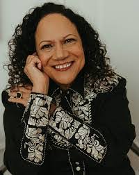 Sybil Phelps's Instagram, Twitter & Facebook