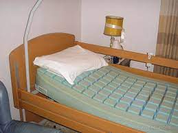 Letto da degenza (articolato con sponde elettrico) e materasso antidecubito 3strati comfort maxx il tutto usato 1 solo mese acquistato. Letto Ortopedico Per Anziani E Disabili Pistoia Toscana