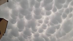 Zdjęcie jest związane z kategorią chmury, mammatus. Zlprenmsyt6n5m