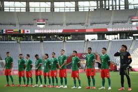La selección mexicana dio a conocer la lista de 23 jugadores que participarán en la próxima edición de la copa oro 2021. Jugador Del Tri Olimpico Jugo Con La Bandera Al Reves Chicago Tribune