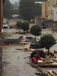 Simbach am inn liegt im süden niederbayerns, etwa 15 km östlich des zusammenflusses von inn und salzach. Markus Hinterseer On Twitter Simbach Am Inn Land Unter Hochwasser Uberschwemmung