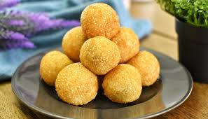 Covered with freshly grated coconut on the outside, this delicious treat will literally burst in your mouth once you take a bite. Resepi Kuih Bijan Kuih Bom Bom Bijan Onde Onde Serta Tips Supaya Kuih Tidak Pecah Buat Orang Lapo