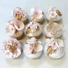 Floral Cupcakes In Blush And Rose Gold Nuffsaid Vanillabean Dulce Buttercream Caramelcream Cupcakes Floral Sugarflowers Farine Baking Custom Order