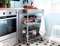 Una cocina pequeña puede convertirse en una zona de trabajo cómoda y funcional, a la que no le falte ni el más mínimo detalle, y decorada a tu gusto. Ideas Para Distribuir Y Decorar Una Cocina Pequena