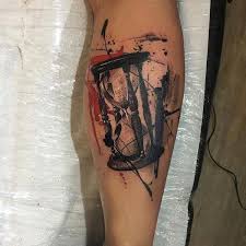 The Trash Polka Tattoo Of An Hourglass On The Calf Topmenstattoos Sanduhr Tattoo Vorlage Trash Polka Tattoo Vorlagen Tattoo Spruche Familie