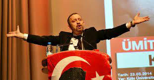 1986 yılında galatasaray lisesi' nde lise eğitimini tamamlamış daha sonra 1990 yılında i̇stanbul üniversitesi hukuk fakültesi' nden. Umit Kocasakal Turkey Purge