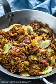 Bacon Pan Fried Noodles Crispy Bacon Charred Noodles Sweet Cabbage And Caramelized Onion Make This Quick O Pan Fried Noodles Bacon Pan Yummy Pasta Recipes