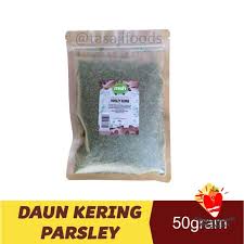 Daun peterseli keriting (petroselinum crispum, daun ini dikenal sebagai garnish kaya nutrisi/gizi, apalagi parsley kering cukup terkenal sebagai bumbu yang sering dicari dan populer di indonesia. Jual Daun Parsley Kering Petroselinum Cripsum Terbaru Juni 2021 Blibli