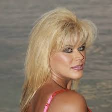 Paula Noggle's Instagram, Twitter & Facebook