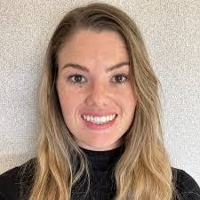 Lora Mullen's Instagram, Twitter & Facebook