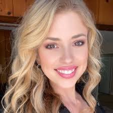 Amanda Deveaux's Instagram, Twitter & Facebook