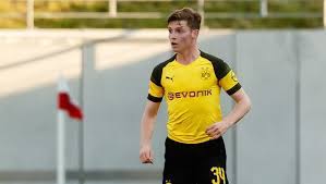 Sergio gómez martín (born 4 september 2000) is a spanish professional footballer who plays as an attacking midfielder for sd huesca, on loan from german club borussia dortmund club career barcelona. Dortmunder Juwel Sergio Gomez Brilliert Mit Der Spanischen U18 German Site