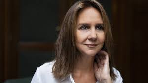 María Dueñas: "Madres con ambiciones más allá de hacer papillas ha habido  siempre"