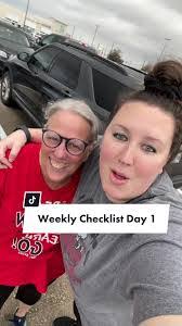 Melinda Cave's Instagram, Twitter & Facebook