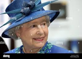 Her majesty the queen 2004 hi-res stock photography and images