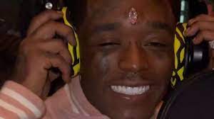 Buy the best and latest da uzi on banggood.com offer the quality da uzi on sale with worldwide free shipping. Le Rappeur Lil Uzi Vert S Est Fait Implanter Un Diamant A 24 Millions De Dollars Sur Le Front